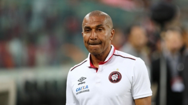 Apesar de estar invicto na temporada, Cristóvão Borges não vê o Atlético-PR como favorito