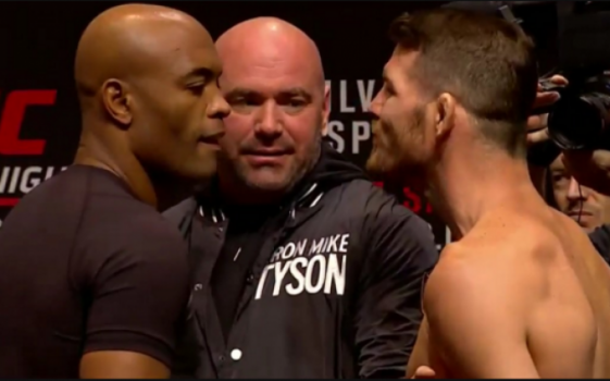 Anderson Silva encara Michael Bisping antes do UFC Londres (FOTO: Reprodução)
