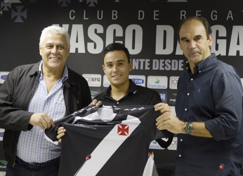 Apresentação de Montoya no Vasco (Foto: Alexandre Loureiro/LANCE!Press)
