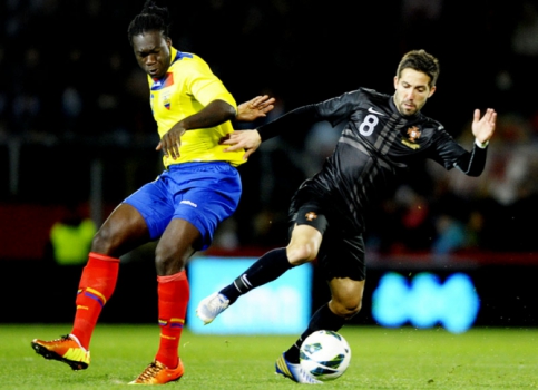 Portugal x Equador - Amistoso - Felipe Caicedo e João Moutinho (Foto: Miguel Riopa/AFP)