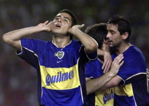 Riquelme faz o Topo Gigio pelo Boca (Foto: Divulgação)