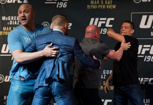 Conor McGregor e Nate Diaz provocam confusão antes do UFC 196 (FOTO: Reprodução)