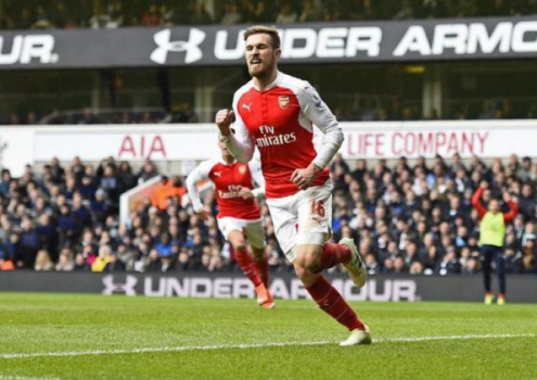 Tottenham x Arsenal - Gol do Ramsey