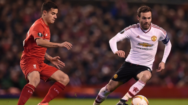 HOME - Liverpool x Manchester United - Liga Europa - Philippe Coutinho e Juan Mata (Foto: Paul Ellis/AFP)
