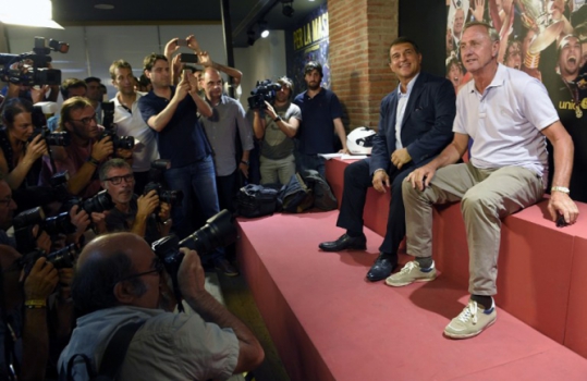 Adeus, Cruyff! Veja fotos da vida do craque