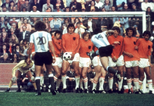 Adeus, Cruyff! Veja fotos da vida do craque