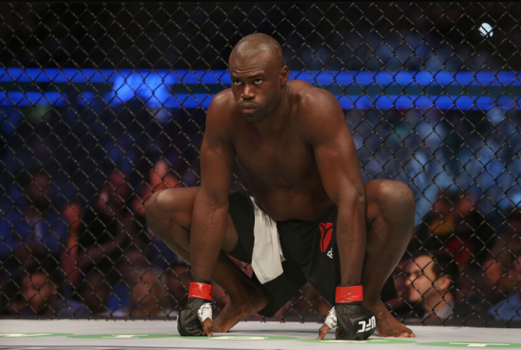 Uriah Hall encara Anderson SIlva no UFC 198, dia 14 de maio (FOTO: Divulgação)