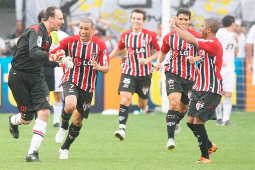Rogério Ceni fez três gols contra o Santos