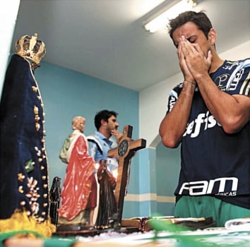 ANÁLISE: Frieza x descontrole; organização x bagunça... Dérbi à vista