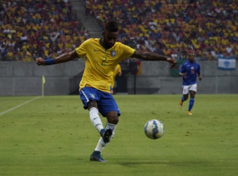 O lateral-direito Maicon foi jovem para a Itália, mas hoje está emprestado ao Sport