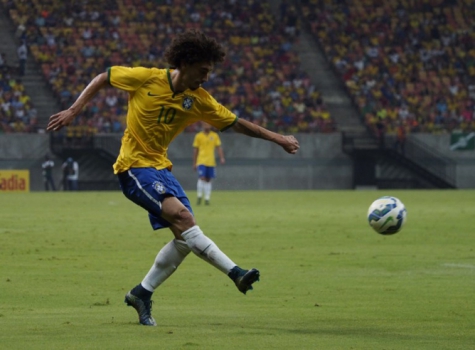 Valdivia, meia do Inter, se lesionou no final de 2015, mas luta para se recuperar a tempo