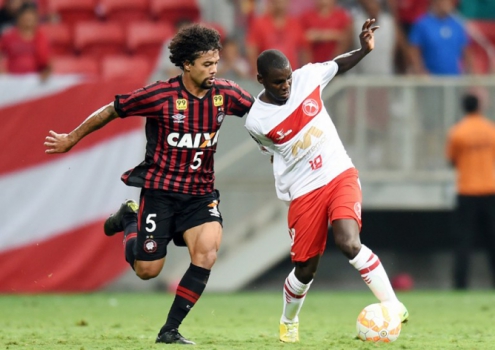 Otávio é um bom volante que surgiu nas categorias de base do Atlético-PR