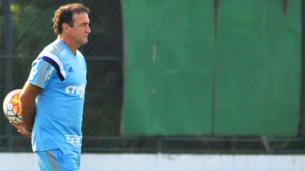 Cuca explica troca com o Cruzeiro, sobe dois jovens e diz: 'Sei o que faço'