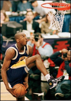 Kobe Bryant voa para vencer o Torneio de Enterradas da NBA de 1997