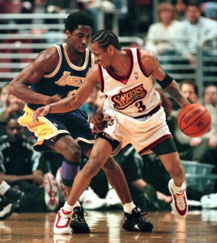Kobe Bryant enfrenta um de seus maiores rivais no fim dos anos 90, Allen Iverson