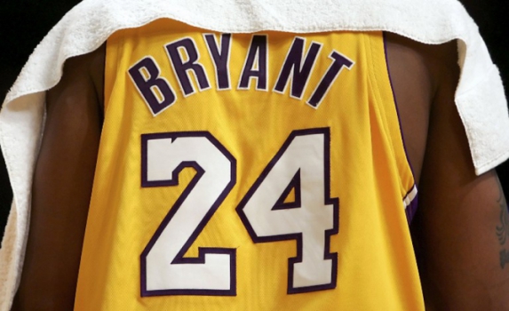 A partir da temporada 2006/2007, Kobe mudou o número de sua camisa de 8 para 24