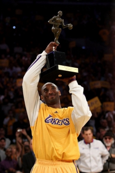 Em 2007/2008, Kobe ganhou seu único troféu de MVP da temporada regular