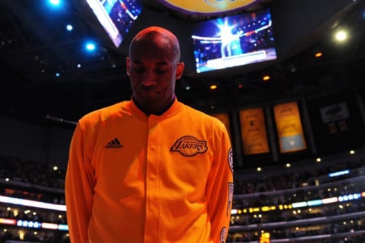 Kobe Bryant se emocionou bastante antes de realizar seu último jogo da carreira