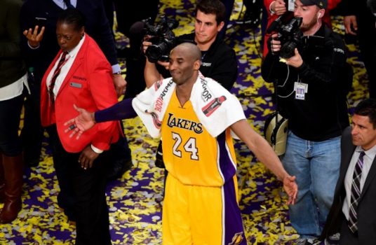 Kobe teve uma atuação incrível contra o Jazz ao anotar 60 pontos