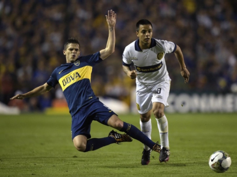 O volante argentino Fernando Barrientos defendia o Rosario Central antes do Atlético-PR