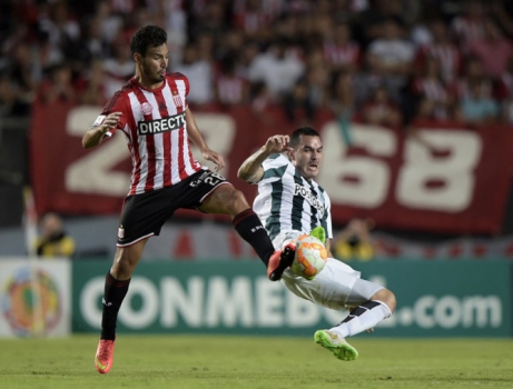 Sanchez Mino (L), meia argentino que estava no Estudiantes, veio para o Cruzeiro