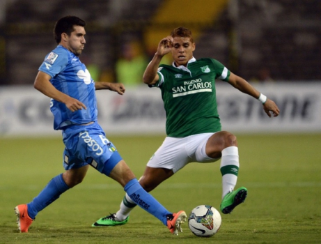 O volante colombiano Gustavo Cuellar (d) chegou ao Flamengo em 2016