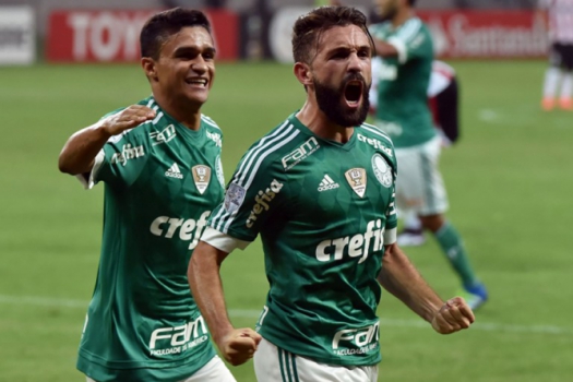 O meia-atacante argentino Allione vem se firmando no Palmeiras