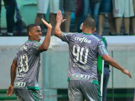 Gabriel Jesus e Alecsandro Palmeiras