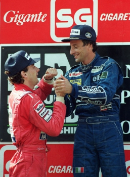 Senna parabeniza o italiano Riccardo Patrese, que venceu o GP e Portugal em 1991