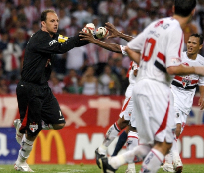 O gol da vitória em Guadalajara sobre o Chivas foi marcado pelo goleiro Rogério Ceni