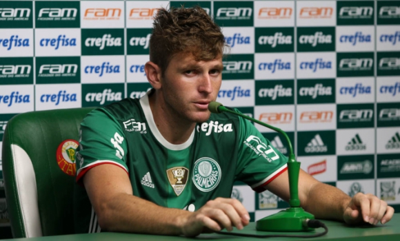Fabiano é apresentado no Palmeiras