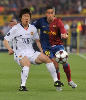 Pelo Barcelona, o lateral-esquerdo Sylvinho faturou duas Ligas, em 2006 e 2009