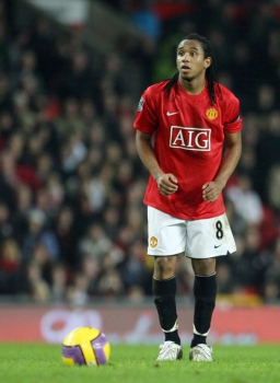 O meia Anderson ganhou a Liga dos Campeões pelo Manchester United em 2008