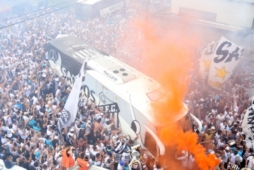Torcedores querem repetir corredor de fogo para o time na quinta (Foto: Eduardo Viana/Lancepress!)