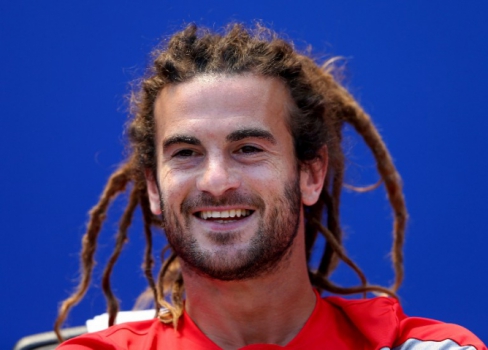 O volante da seleção dos EUA Kyle Beckerman com seu cabelo dreadlock