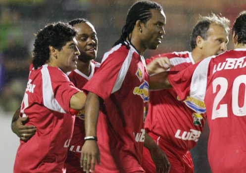 O habilidoso meia Carlos Alberto com seu cabelo cheio de dreads