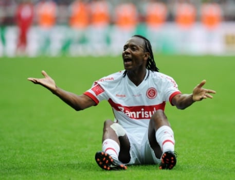 O meia Andrezinho é mais um jogador com dreadlocks na cabeça
