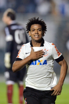 O ex-corintiano Romarinho e seus dreadlocks