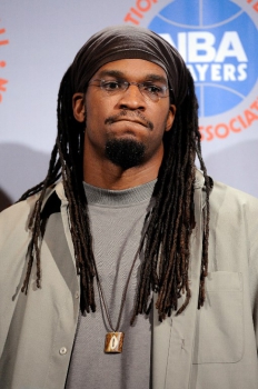 O ex-pivô da NBA Etan Thomas com seus longos dreadlocks