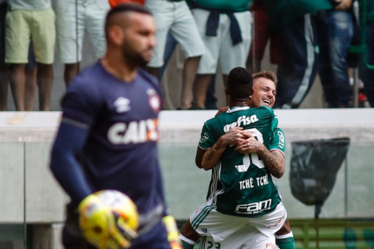 Vida nova! Em tarde de gala de CX10, Verdão vence o Atlético-PR no Allianz