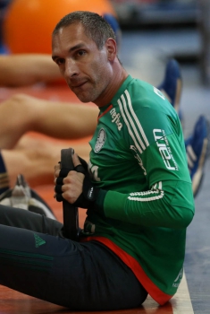 Prass melhora, faz atividades físicas e deve treinar nesta quinta-feira