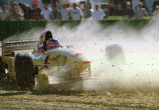 Rubens Barrichello bate sua Jordan em treino para o GP da Austrália em 1996