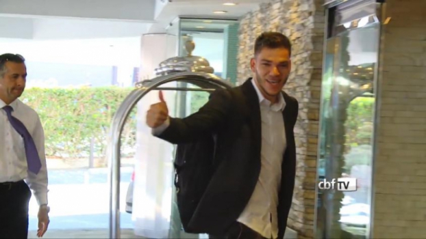 Ederson na chegada da Seleção Brasileira