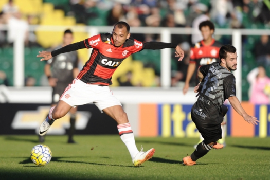 Da desconfiança à efetivação, lembre o Turno de Zé Ricardo no Fla Figueirense x Flamengo