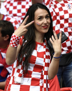 Mulheres da atual edição da Eurocopa - Croácia (Foto: KENZO TRIBOUILLARD/AFP)