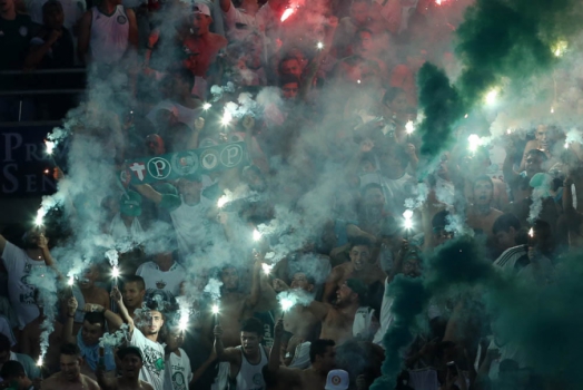 Com vários desfalques, Cuca aposta em força da torcida contra o Santos