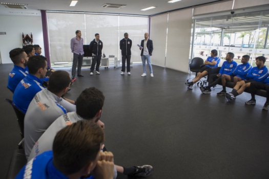 Controle do vestiário vira desafio a Cristóvão após 1ª semana no Timão