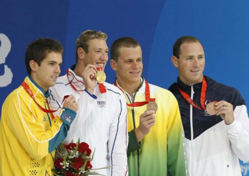 Olimpíadas 2008 Pequim - Cesar Cielo recebe medalha de bronze nos 100 metros livre.