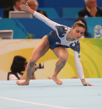 Olimpíadas 2008 Pequim - Jade Barbosa cai durante prova do solo