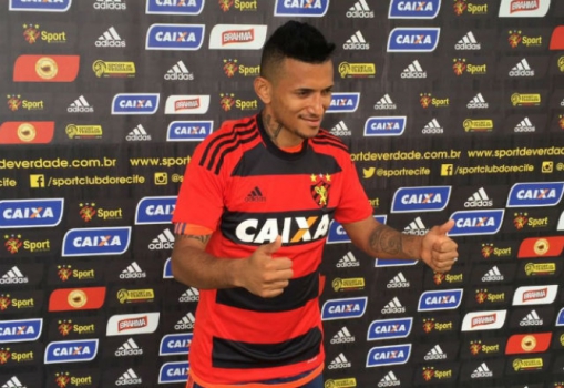 Rogério, atacante do Sport